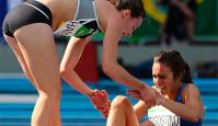 Olimpíadas: “Deus preparou meu coração”, diz atleta que ajudou adversária a se levantar após queda