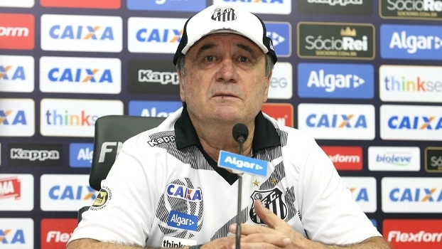 Técnico do Santos proíbe jogadores de falarem sobre religião e põe fim a cultos no clube