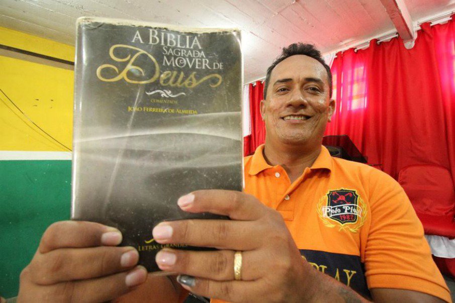 Traficante evangelizado por colega em boca de fumo se torna pastor e hoje resgata pessoas do crime