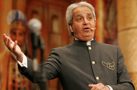 Benny Hinn confessa que foi “longe demais” com pregação da teologia da prosperidade: “Não é a Bíblia”